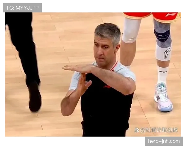 外物入场算犯规吗？裁判判罚规则全解析