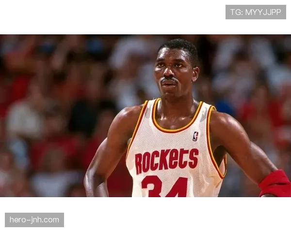 奥拉朱旺凭借梦幻舞步制造错位并以高效封盖表现主导比赛