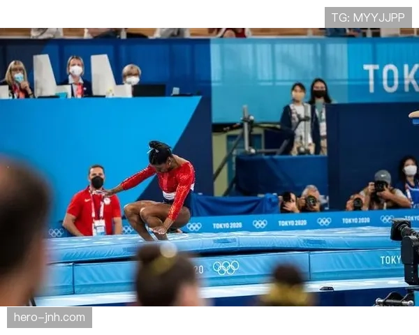 拜尔斯训练室里的秘密？家里白墙竟能藏这么多奢侈品！