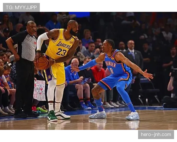 杰伦·威廉姆斯比上季更擅挡拆制造错位提升三分威胁