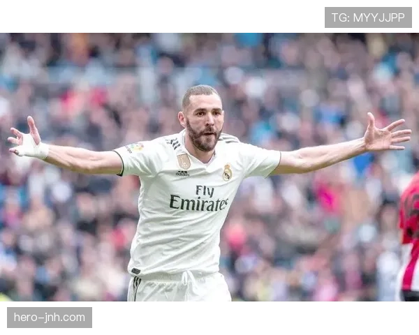 吉鲁与本泽马：终结模式分化，单点支点vs灵活回撤